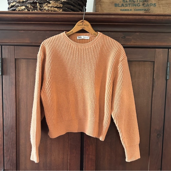 Zara Sweaters - ZARA women’s slightly cropped sweater